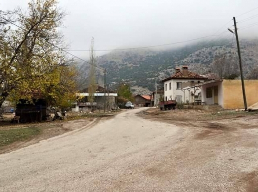 Elmalıda 953 m2 Üzerinde Zeytin Ağaçlı Arsa